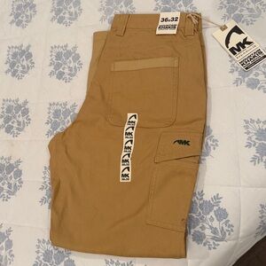Mountain Khaki men’s 36x32 NWT